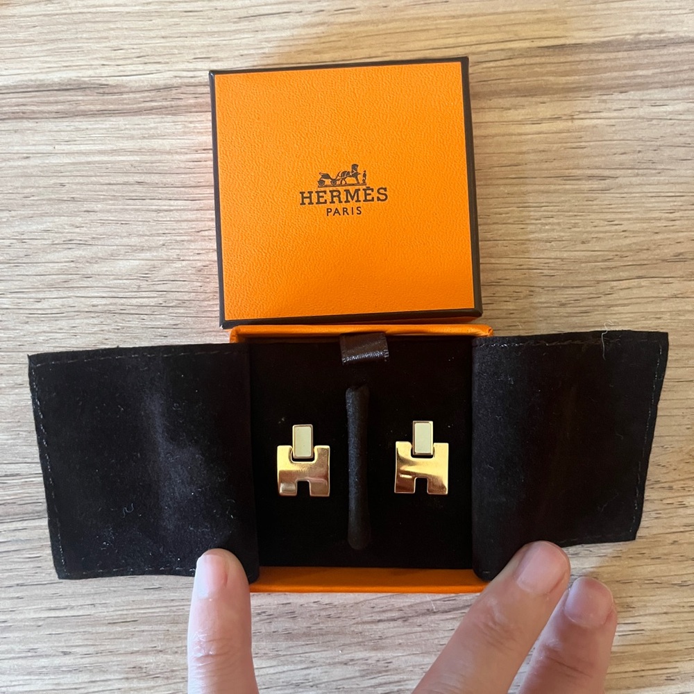 Hermes rose gold H earrings